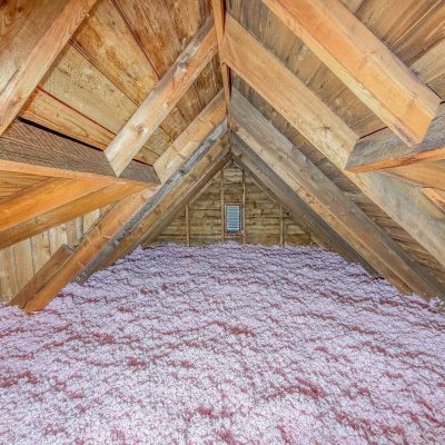 La laine soufflée vs le polyuréthane : quoi choisir?